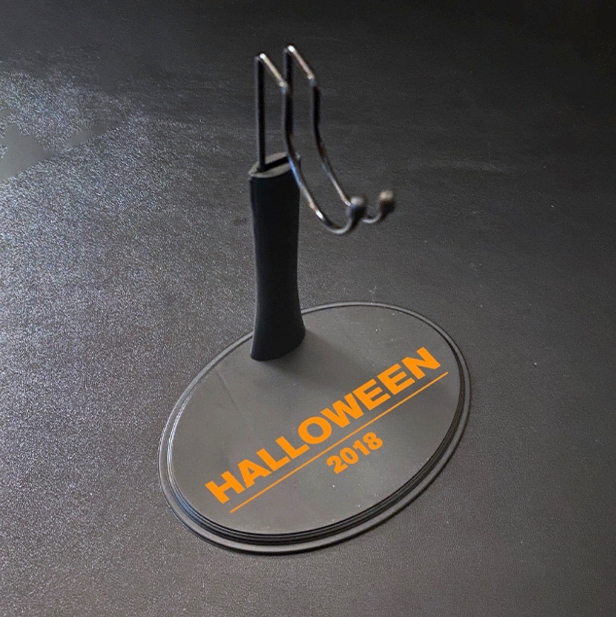 Halloween (2018) Tots 1:6 Scale Action Figure Stand (Myers)